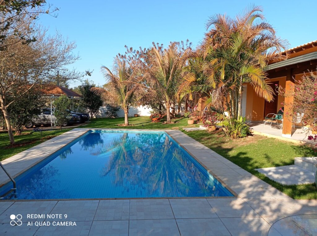 Foto capa casa com piscina bom tempo